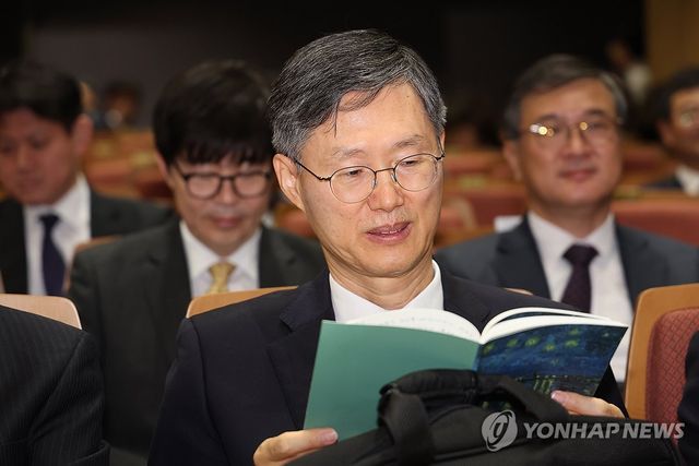 공청회 참석한 문형배