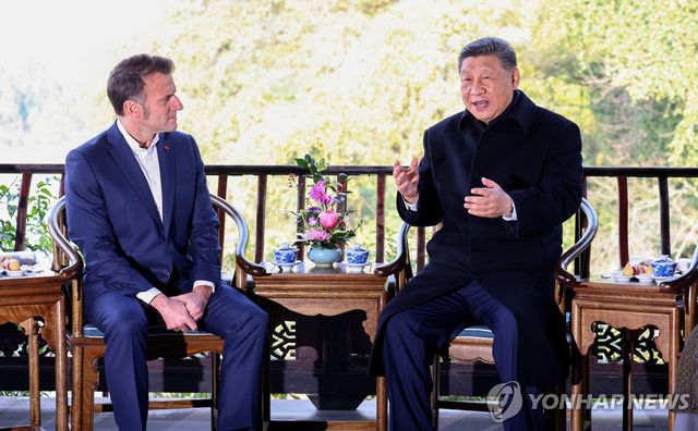 에마뉘엘 마크롱 프랑스 대통령(좌)과 시진핑 중국 국가주석