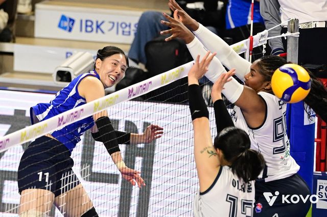 IBK기업은행과 한국도로공사의 경기 장면