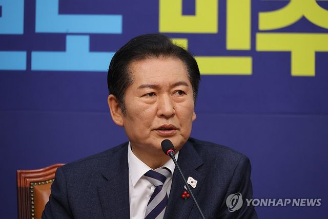 발언하는 정청래 대표