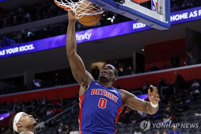 디트로이트 제일런 듀런의 덩크