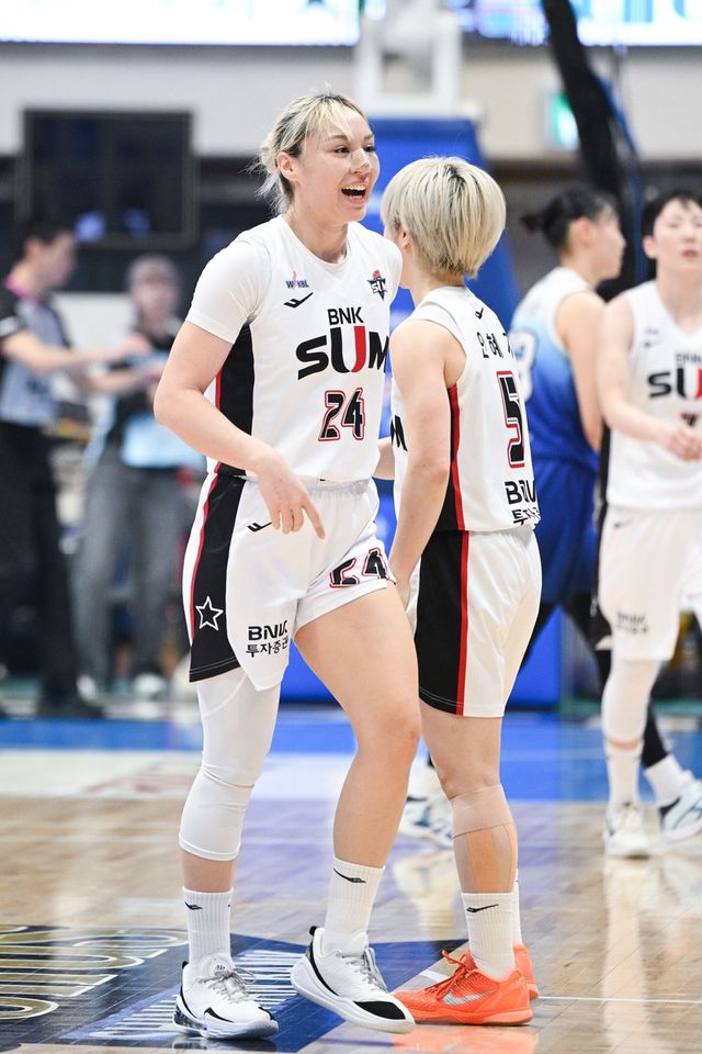 BNK의 김소니아와 안혜지