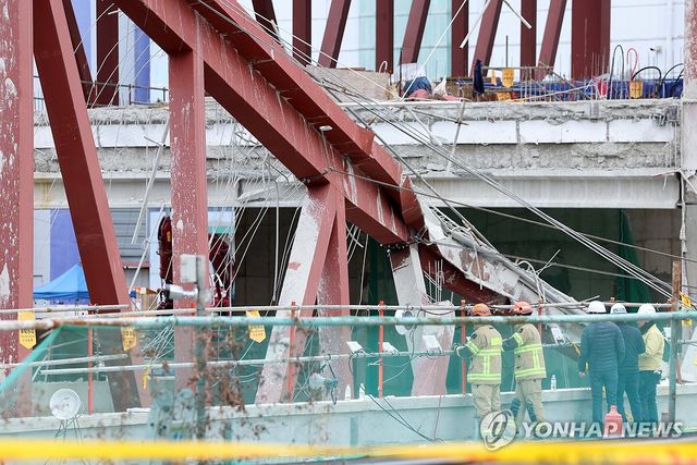 광주 도서관 붕괴사고 수색 작업 한창