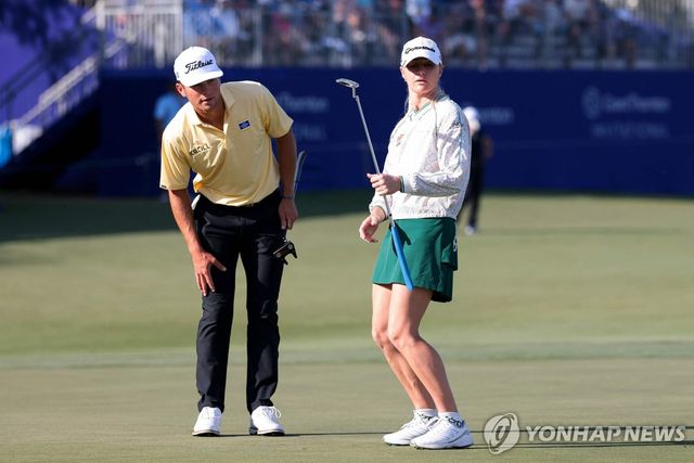 마이클 브레넌(왼쪽)과 찰리 헐