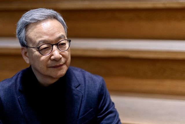 새 시집 펴낸 정호승 시인