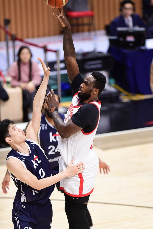 SK 자밀 워니의 슛