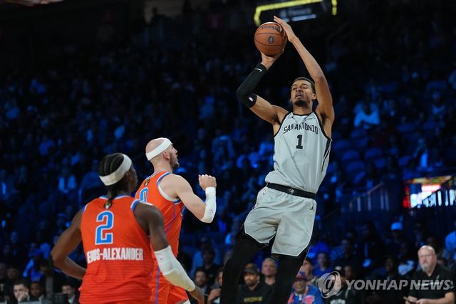 빅토르 웸반야마(1번)의 슛