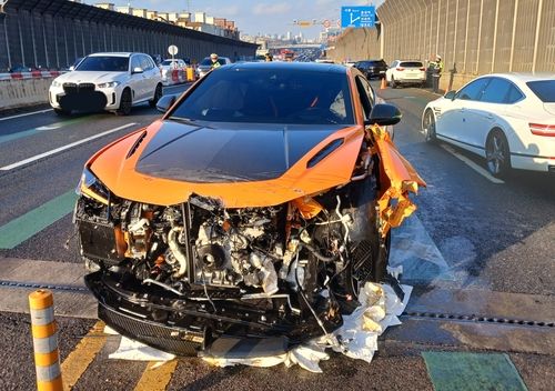 사고 난 람보르기니 차량