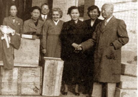 6.25 전쟁 당시 이승만 대통령에 위문품 전달 