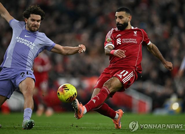 리버풀 살라흐(오른쪽)의 경기 모습.