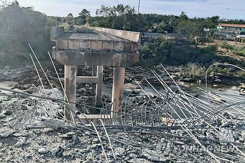 태국군 공격으로 파손된 캄보디아 다리