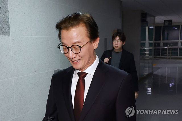 의원회관 사무실서 나오는 전재수 전 장관