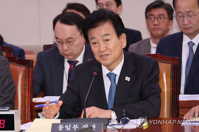 답변하는 정동영 통일장관