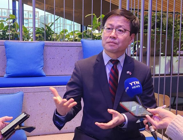 취재진 질문에 답하는 여한구 통상교섭본부장