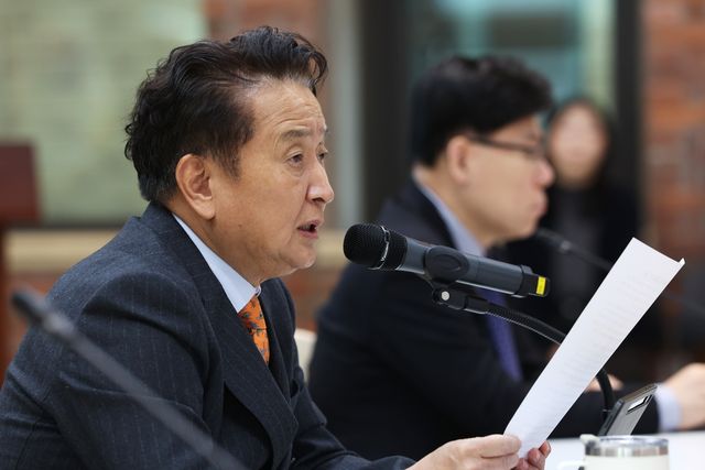 확대간부회의 주재하는 김영환 충북지사