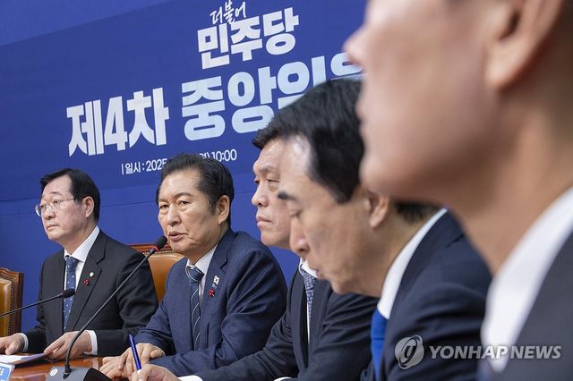 제4차 중앙위 회의에서 인사말 하는 정청래 대표