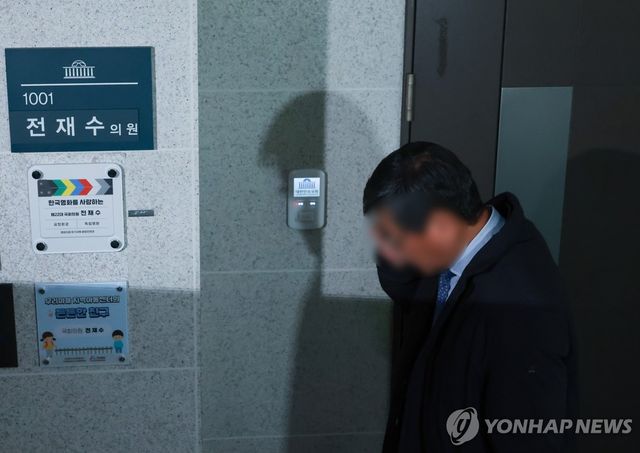 경찰, 통일교 금품 수수 의혹 관련 전재수 사무실 압수수색