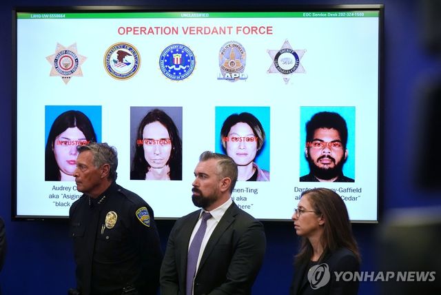 15일(현지시간) LA 폭탄 테러 모의 일당 체포 내용 발표한 미 연방 당국