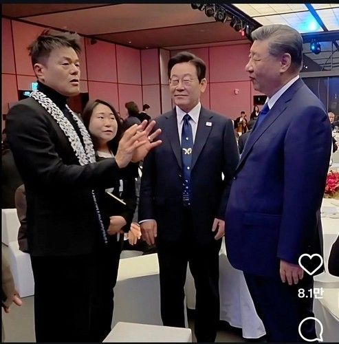 이재명 대통령, 시진핑 중국 국가주석과 이야기하는 박진영 대중문화교류위원장