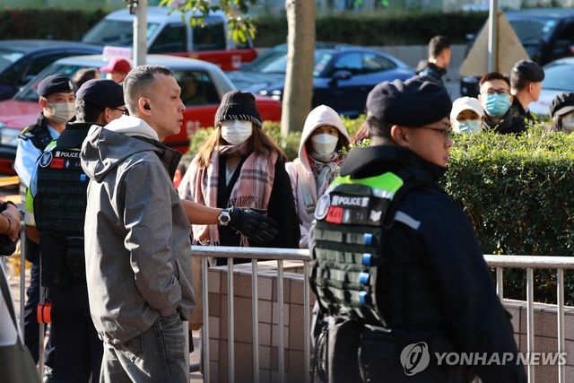 지미 라이 재판 앞둔 홍콩고등법원 인근