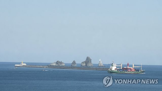 맑은 하늘 오륙도