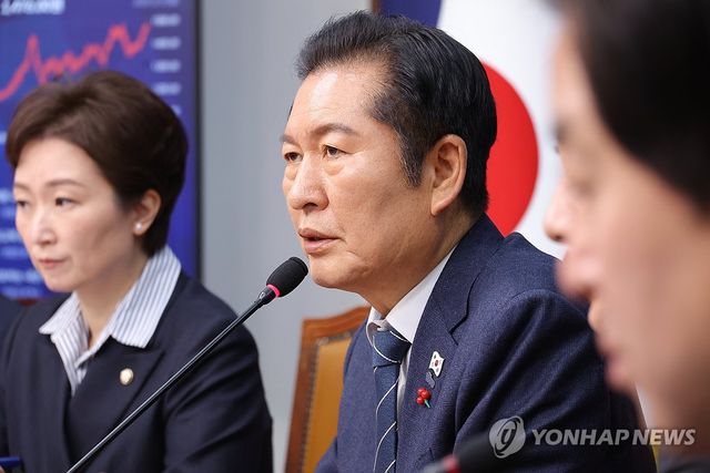 발언하는 정청래 대표