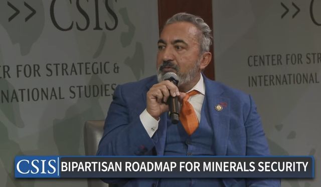 발언하는 아미 베라 의원