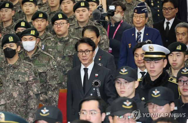 6.25 전사자 발굴유해 합동봉안식 참석한 김민석 총리
