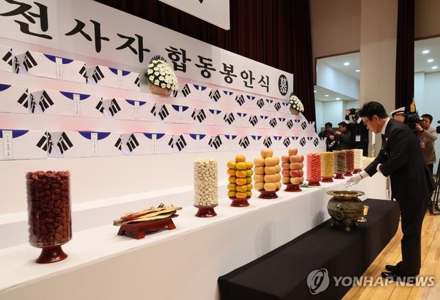 분향하는 김민석 총리