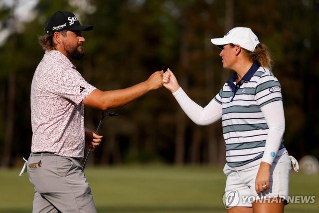 앤드루 노백(왼쪽)과 로런 코글린