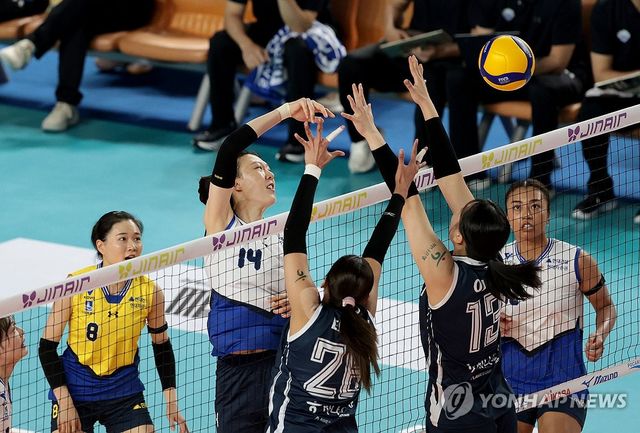 공격하는 현대건설 양효진