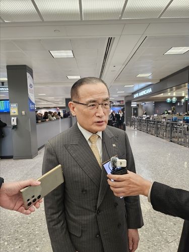 미 도착후 취재진 질문에 답하는 위성락 안보실장