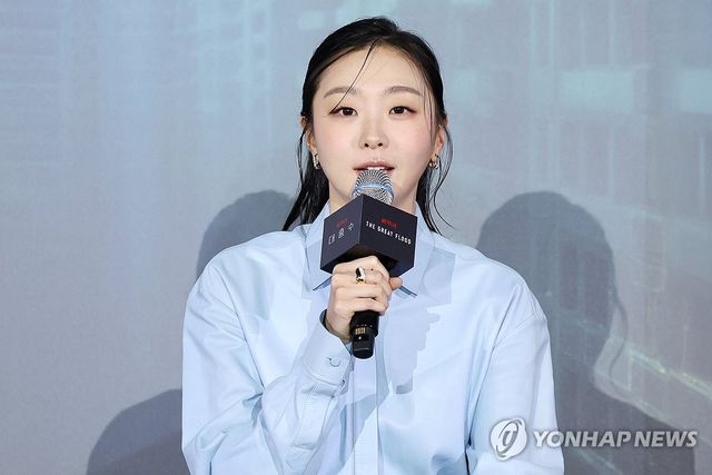 인사말 하는 배우 김다미