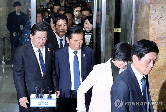 내란재판부법 결론 못 낸 민주당 비공개 의원총회