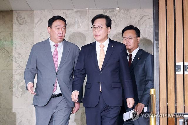 원내대책회의 참석하는 송언석 원내대표