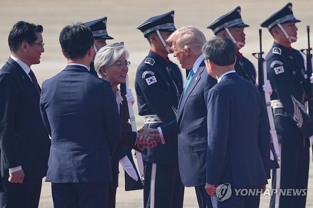 트럼프 대통령과 강경화 대사