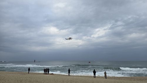 강릉 경포해변 실종자 수색하는 소방 당국·해경