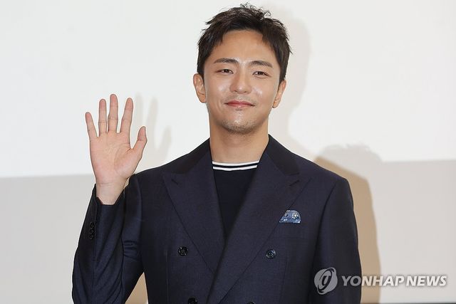 '어쩌면 해피엔딩'의 박천휴 작가