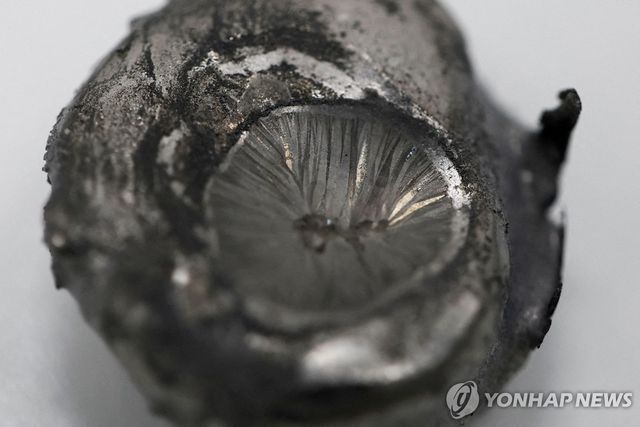 희토류 금속 터븀(Tb)