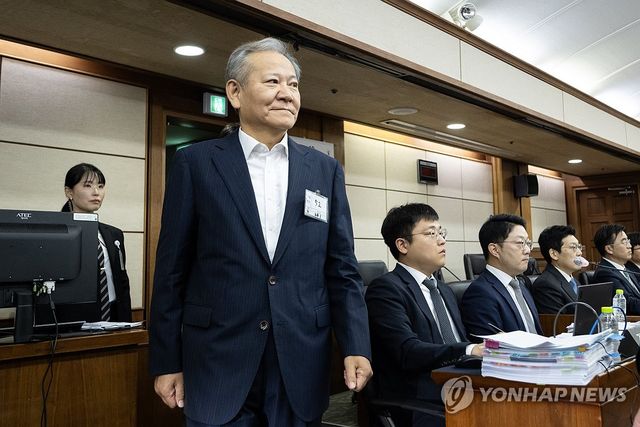 이상민 전 장관, '내란 중요임무 종사' 혐의 공판 출석