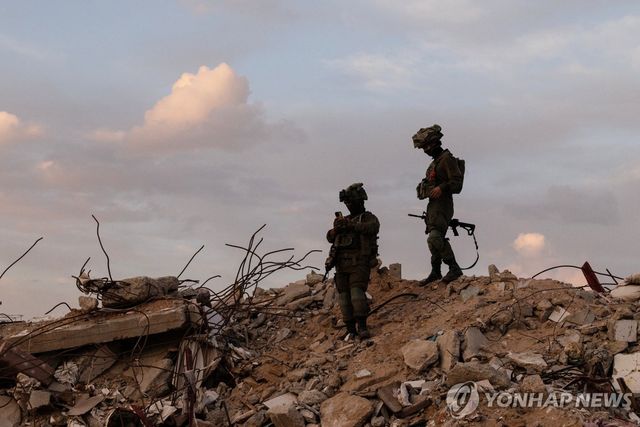 가자지구 남부 라파에 주둔 중인 이스라엘군