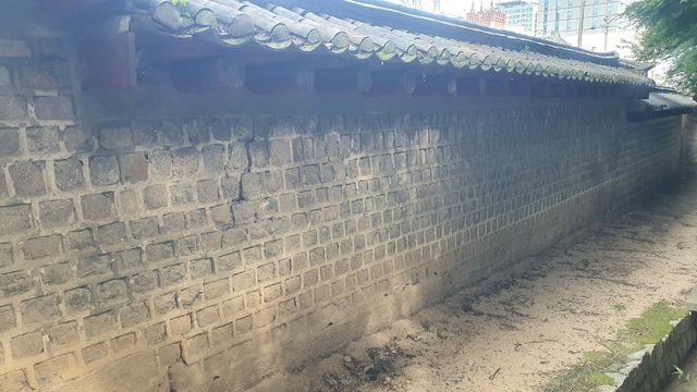 종묘 동측 외곽 담장 공사 전 모습 