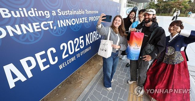 APEC 열리는 경주 찾은 외국인 관광객들