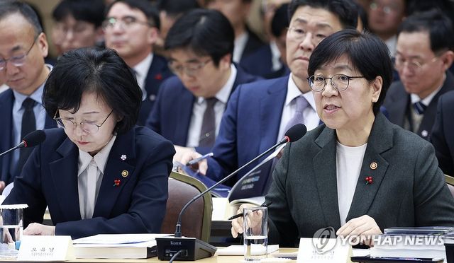 업무보고하는 정은경 복지부 장관