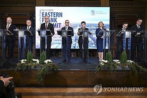 핀란드 헬싱키에 모인 유럽 동부전선 8개국 정상 [EPA 연합뉴스 자료사진. 재판매 및 DB 금지] 