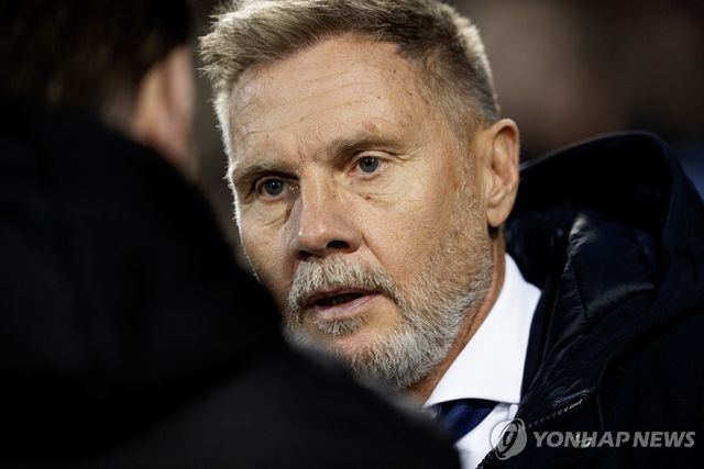 헹크 감독에서 물러난 토르스텐 핑크.