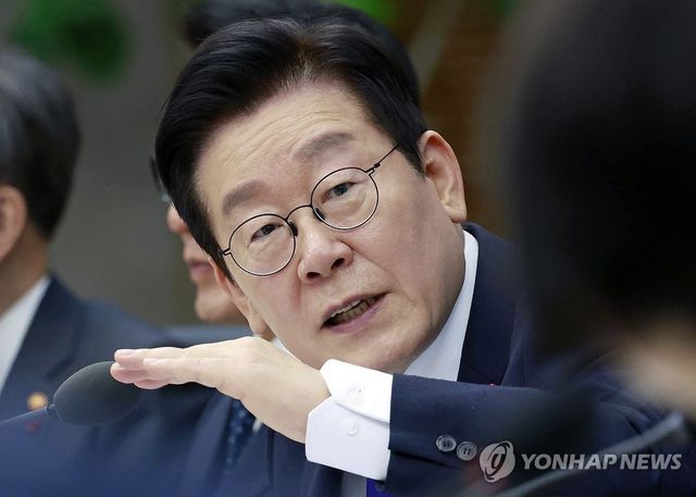 국무회의 발언하는 이재명 대통령