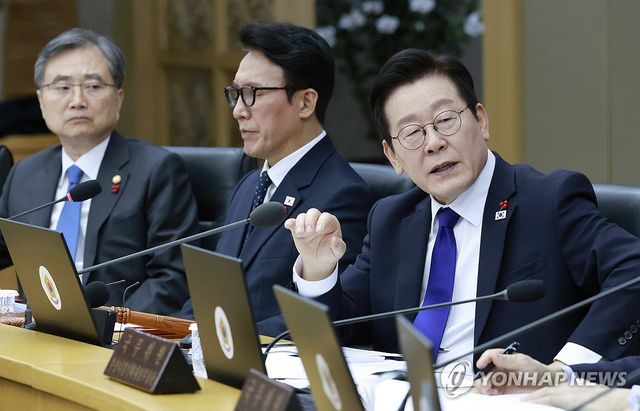 국무회의 발언하는 이재명 대통령