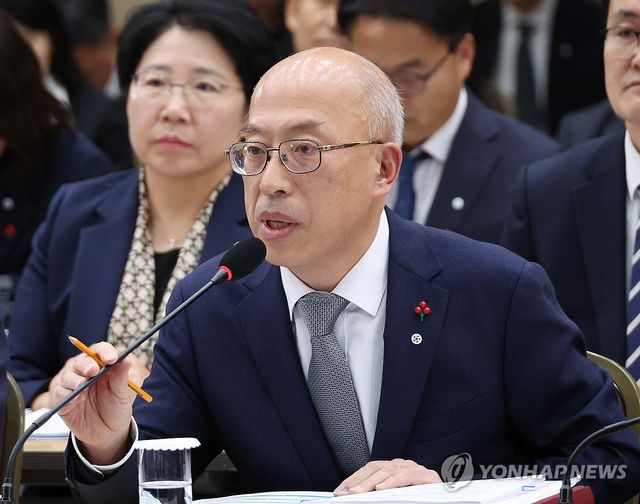 지난 12일 업무보고 하는 조원철 법제처장