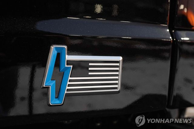 포드 F-150 라이트닝 픽업트럭 로고 